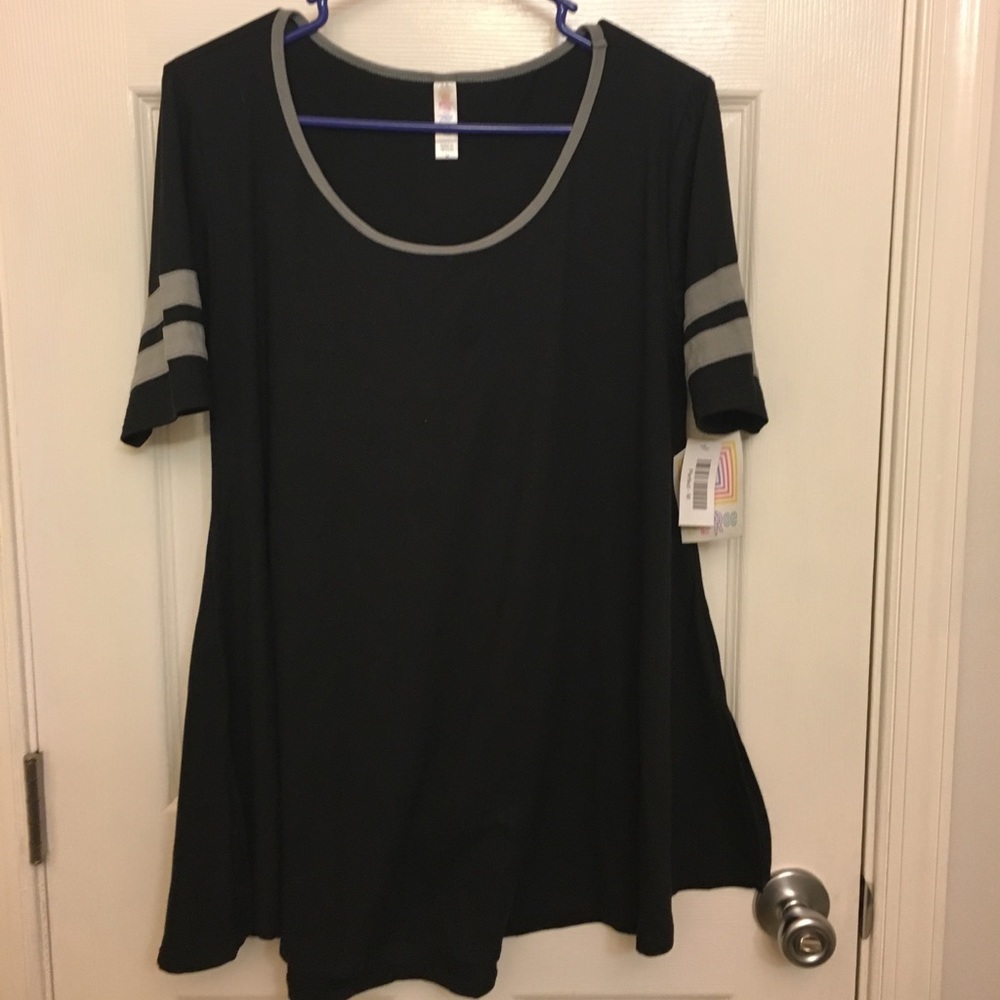 Lula Roe Perfect Tee
